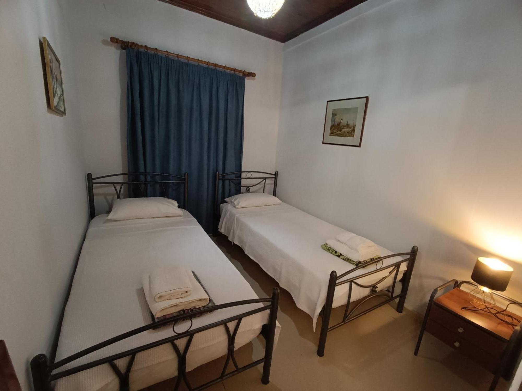 Rodomelo House With Terrace - 4 Bedrooms Leonídion Екстериор снимка