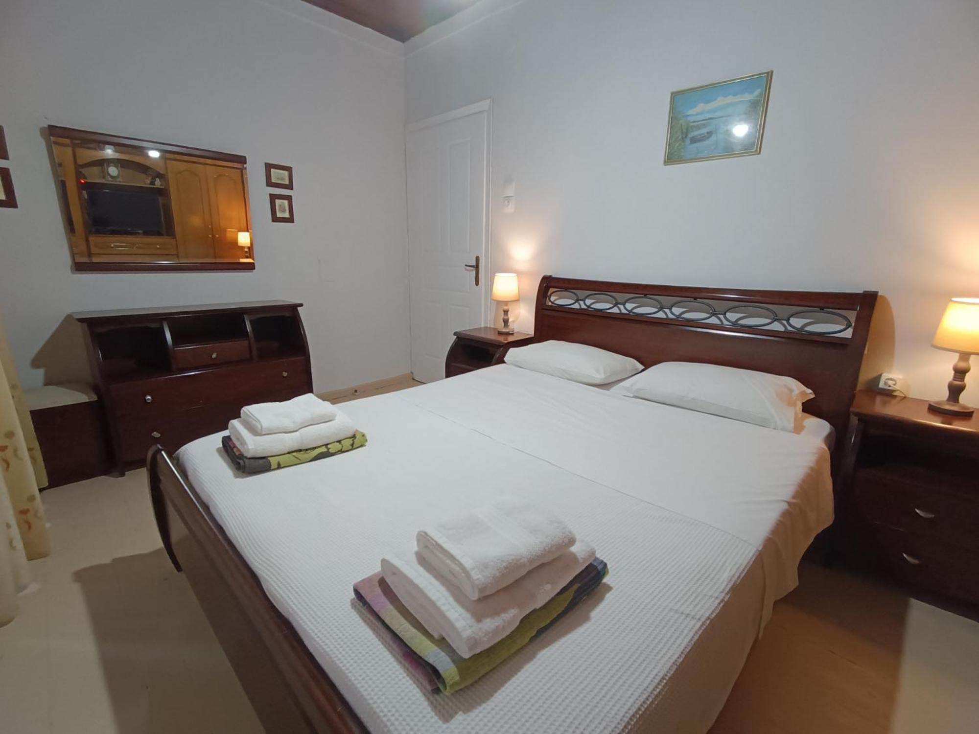 Rodomelo House With Terrace - 4 Bedrooms Leonídion Екстериор снимка