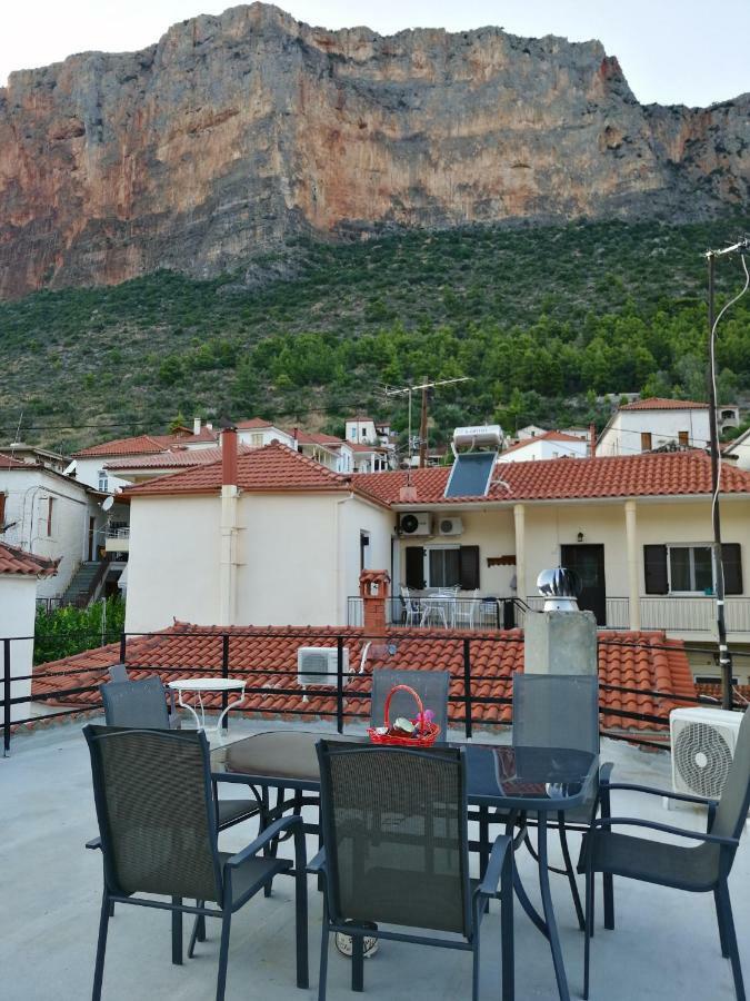 Rodomelo House With Terrace - 4 Bedrooms Leonídion Екстериор снимка
