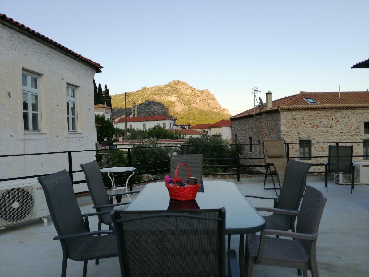 Rodomelo House With Terrace - 4 Bedrooms Leonídion Екстериор снимка