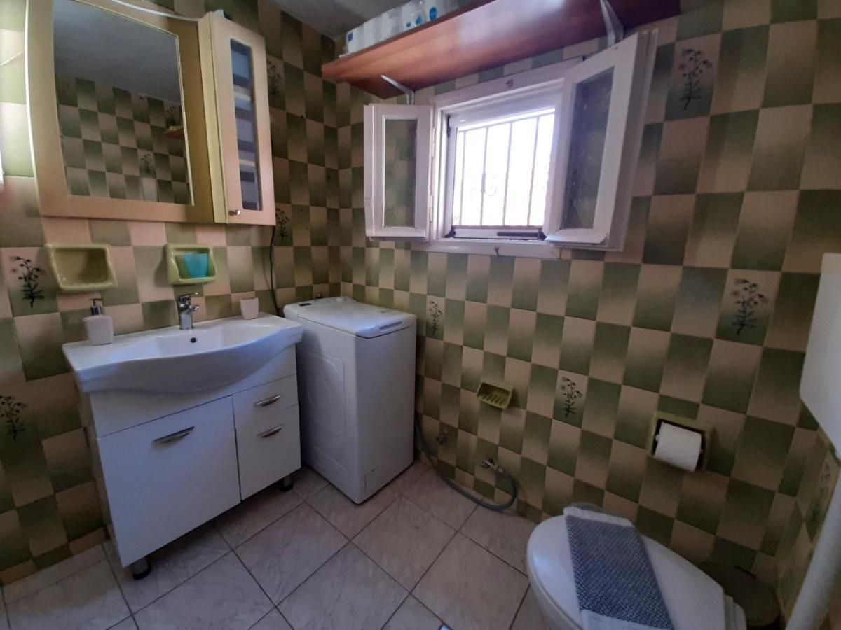 Rodomelo House With Terrace - 4 Bedrooms Leonídion Екстериор снимка